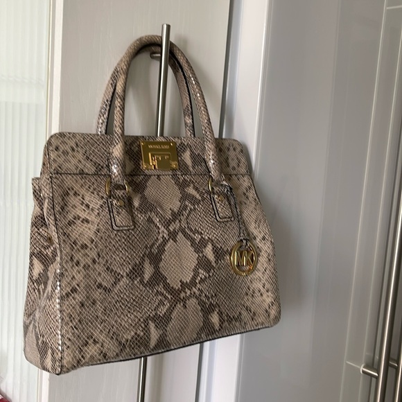 Michael Kors Python Hamilton Crossbody Satchel Tote Bag interesting closure - Picture 2 of 8